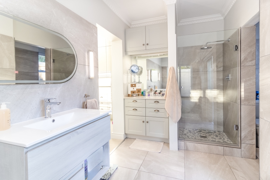 4 Bedroom Property for Sale in Boschenmeer Golf Country Estate Western Cape